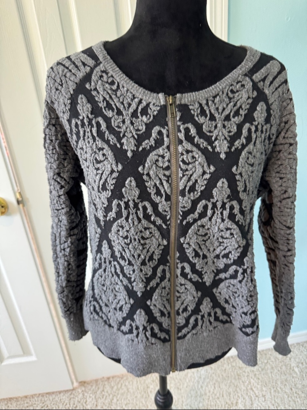 Women's Black and Gray Zip-Front Patterned Cardigan Sweater